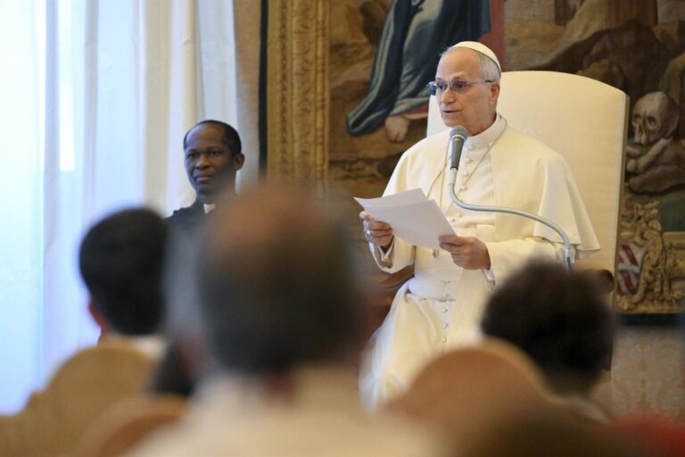 De rol van de paus: inzet voor armen, spiritualiteit en maatschappelijke problemen