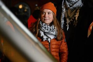 Greta Thunberg aangehouden tijdens protest in Londen wegens steun aan Palestijnse activisten