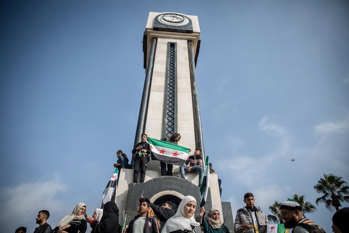 Herfstvieringen in Homs na het eerste jaar van de val van Bashar al-Assad in Syrië