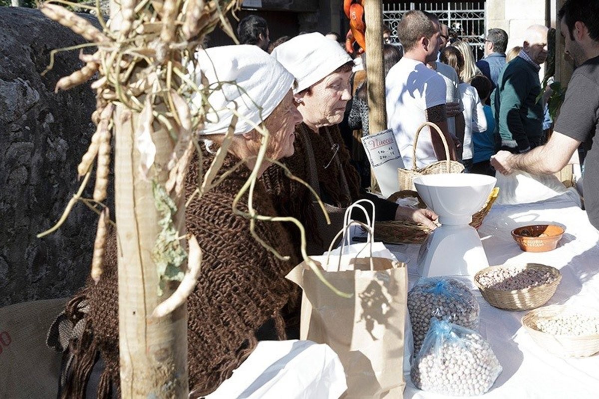 Herwaardering en Restauratie van de Etnografische Erfgoed van de Casar de Periedo Foire in Cabezón de la Sal