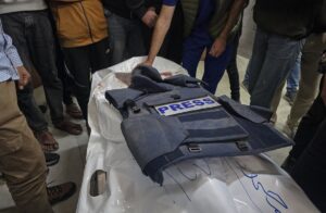 Het gevaar voor journalisten in conflictgebieden: een wereldwijd overzicht van slachtoffers in 2025