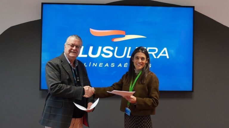 Hoe Plus Ultra haar eerste collectieve arbeidsovereenkomst sloot met cabinepersoneel