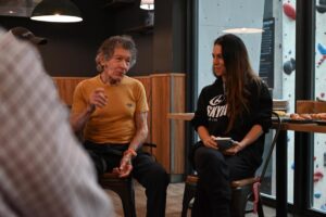 Ontdek de Levenskunst van de Oudste Bergbeklimmer van de Wereld: Carlos Soria’s Passie voor de Bergen