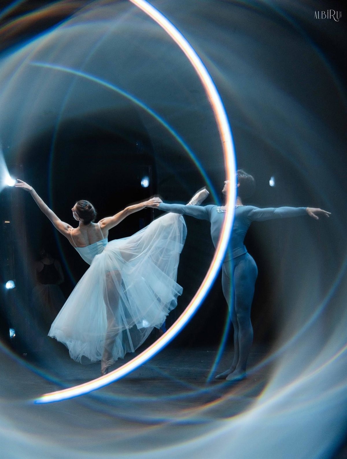 Ontdekking van de dansbalans tussen spiritualiteit en mathematische structuren bij CND in Madrid