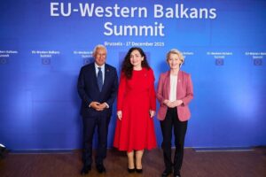 Ontwikkelingen in de Europese relatie met Kosovo: van sancties tot kandidaatstelling