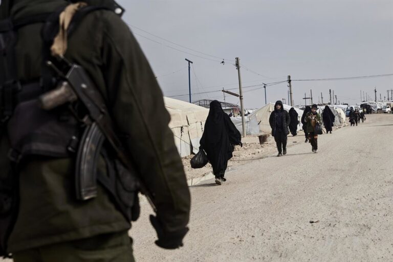 Rechterlijke uitspraak over Franse vrouw die zich bij ISIS aansloot en terugkeerde uit Syrië