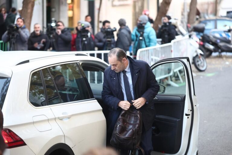 Hoger Beraad Over Beperkte Vrijheidsmaatregelen in Geval van Voormalig Minister en Modi