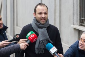 Ontdek de complexiteit rondom Víctor Ábalos: Tijdens het schandaal en de politieke spanningen in Spanje en Venezuela