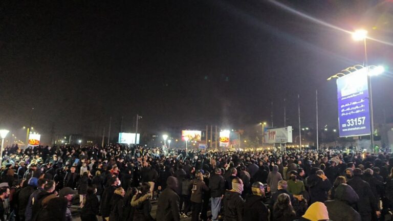 Onvreedbare protesten tegen de regering in Iran: een overzicht van de recente gebeurtenissen