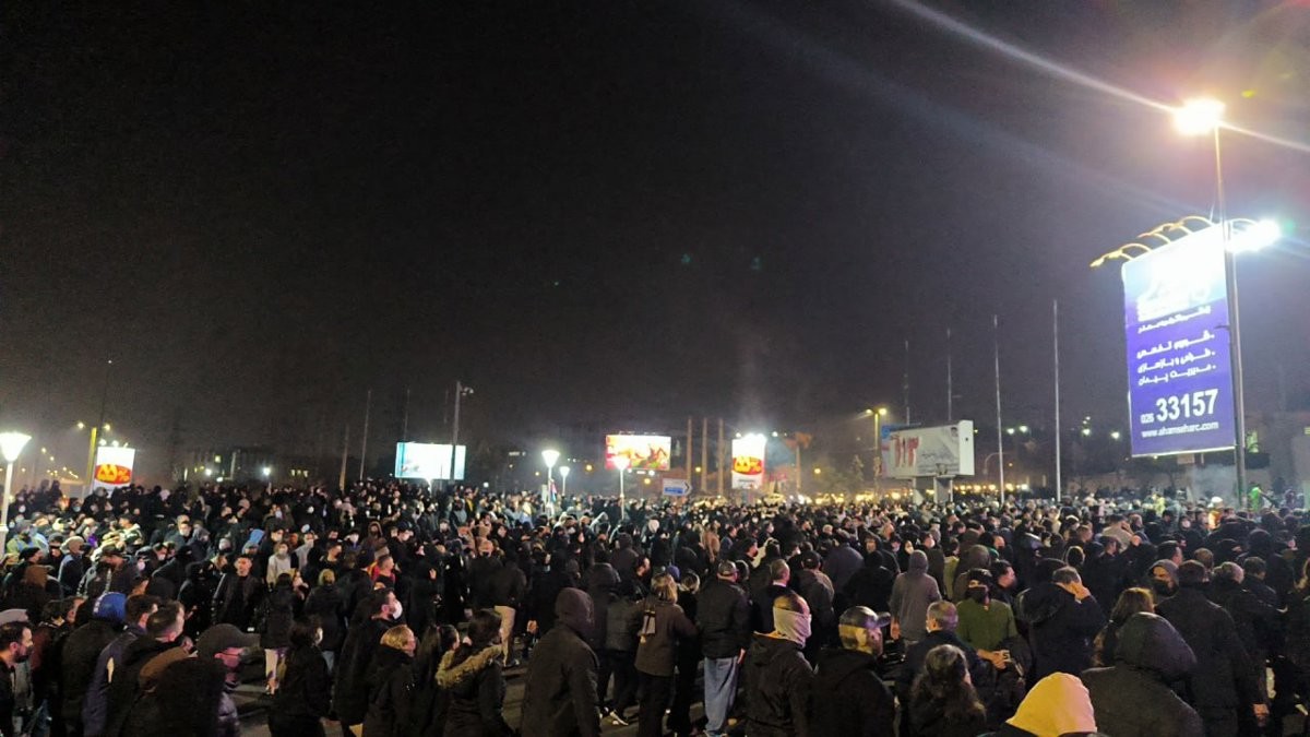 Onvreedbare protesten tegen de regering in Iran: een overzicht van de recente gebeurtenissen
