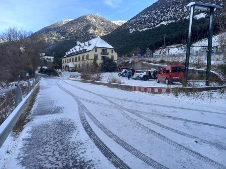 Sneeuw en winterse omstandigheden veroorzaken verkeersproblemen in heel Spanje