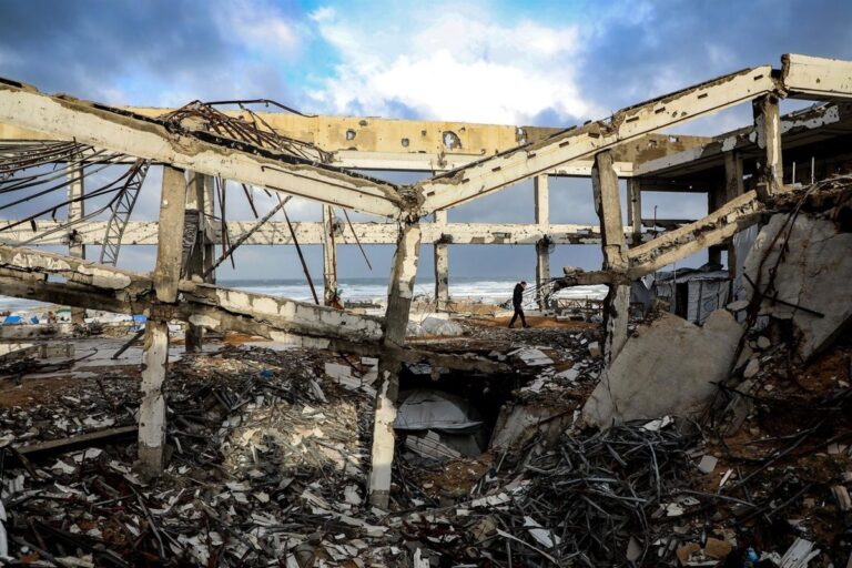 Verwoest gebouw in Gaza door Israëlische aanval na wapenstilstand